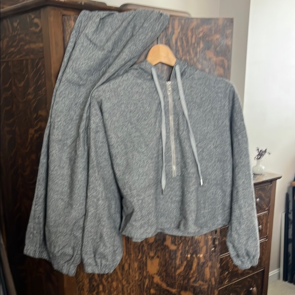 ZARA Cropped Gray Hoodie and Jogger size M